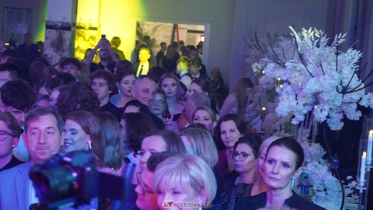 Piękni i Młodzi na studniówce II LO Ostrołęka [10.01.2026] - zdjęcie #90 - eOstroleka.pl