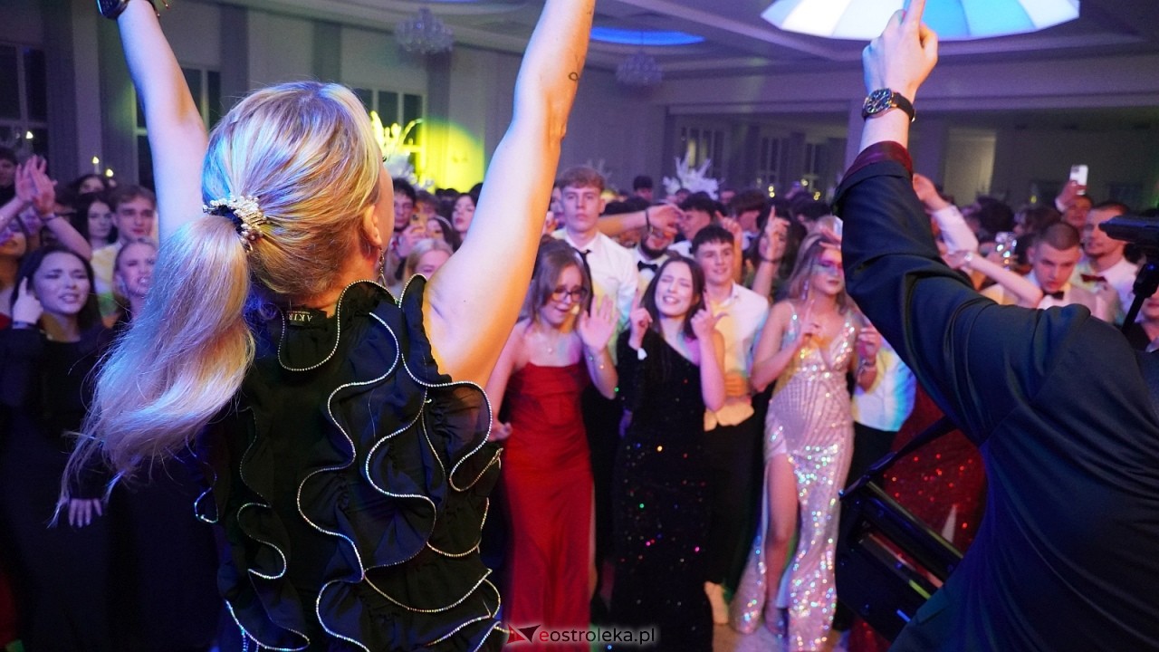 Piękni i Młodzi na studniówce II LO Ostrołęka [10.01.2026] - zdjęcie #89 - eOstroleka.pl