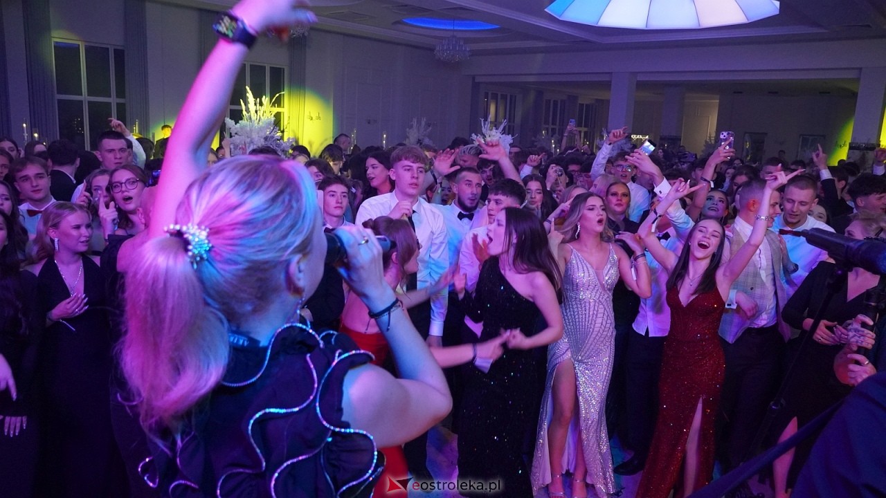 Piękni i Młodzi na studniówce II LO Ostrołęka [10.01.2026] - zdjęcie #87 - eOstroleka.pl