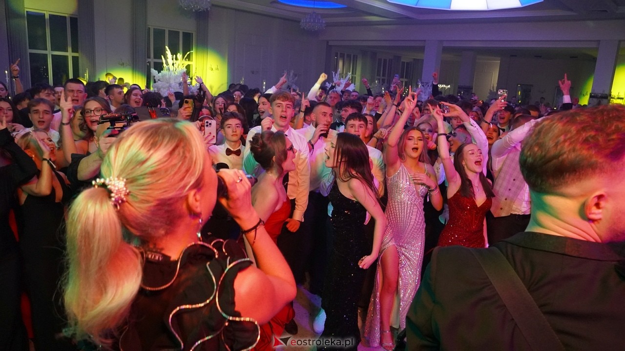 Piękni i Młodzi na studniówce II LO Ostrołęka [10.01.2026] - zdjęcie #85 - eOstroleka.pl