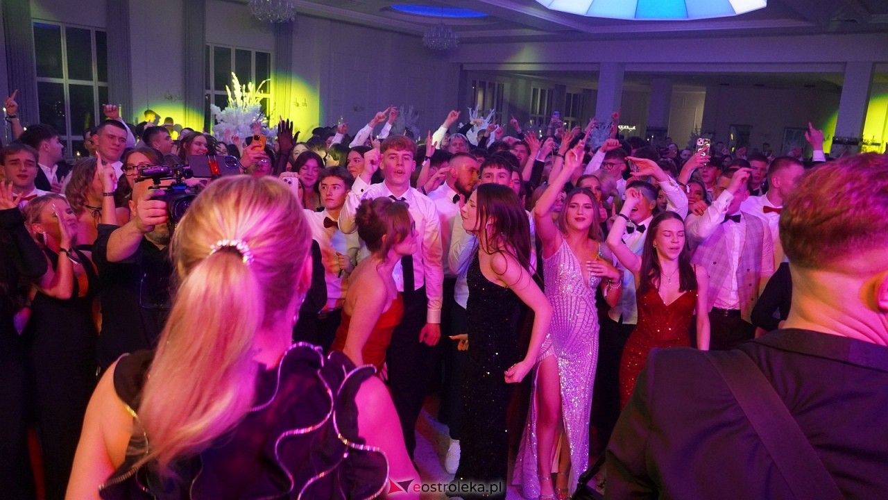 Piękni i Młodzi na studniówce II LO Ostrołęka [10.01.2026] - zdjęcie #84 - eOstroleka.pl