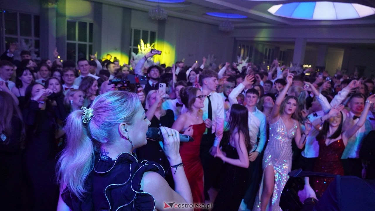 Piękni i Młodzi na studniówce II LO Ostrołęka [10.01.2026] - zdjęcie #83 - eOstroleka.pl