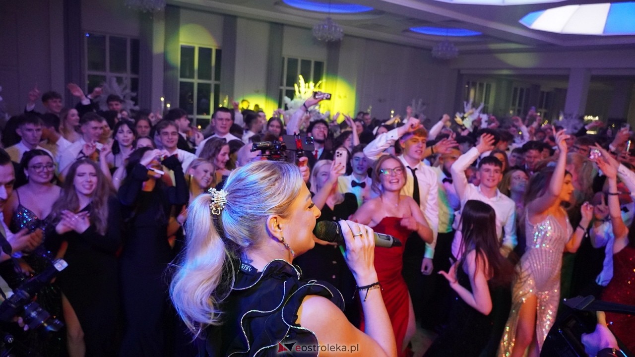Piękni i Młodzi na studniówce II LO Ostrołęka [10.01.2026] - zdjęcie #82 - eOstroleka.pl