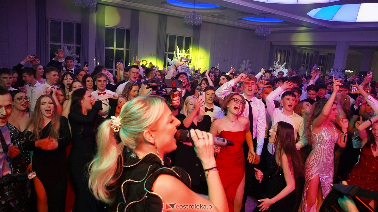 Piękni i Młodzi na studniówce II LO Ostrołęka [10.01.2026] - zdjęcie #81 - eOstroleka.pl