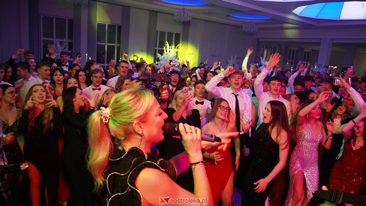 Piękni i Młodzi na studniówce II LO Ostrołęka [10.01.2026] - zdjęcie #80 - eOstroleka.pl