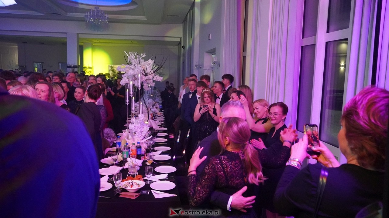 Piękni i Młodzi na studniówce II LO Ostrołęka [10.01.2026] - zdjęcie #79 - eOstroleka.pl