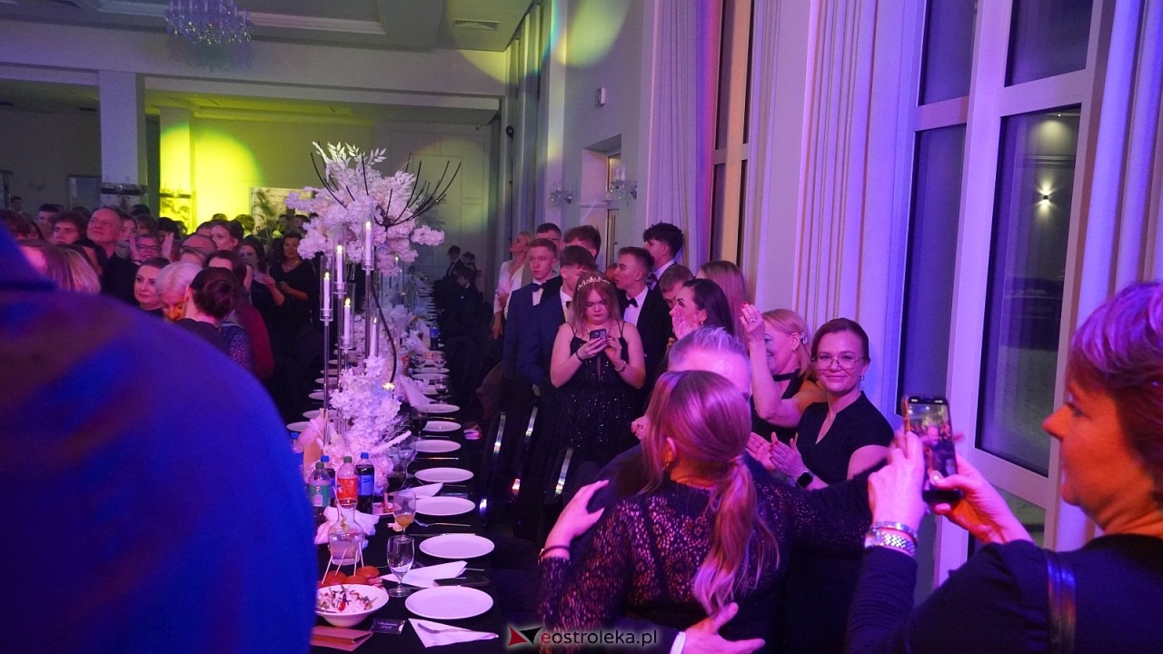 Piękni i Młodzi na studniówce II LO Ostrołęka [10.01.2026] - zdjęcie #78 - eOstroleka.pl