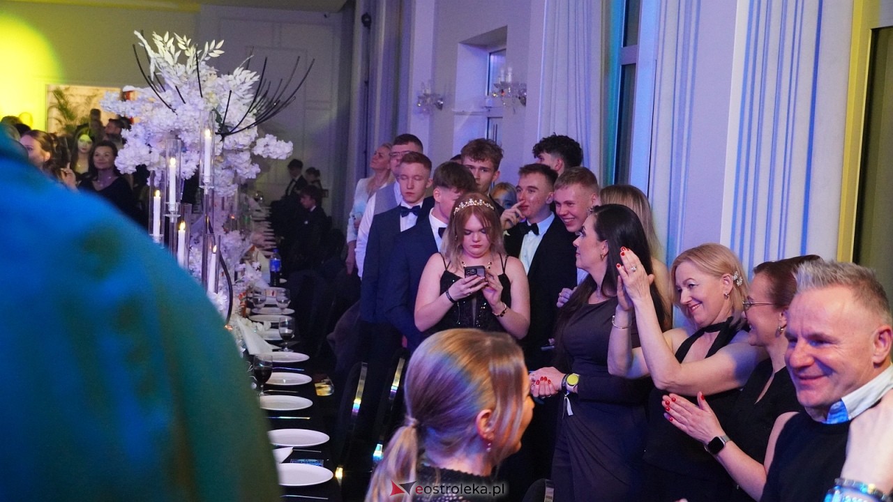 Piękni i Młodzi na studniówce II LO Ostrołęka [10.01.2026] - zdjęcie #76 - eOstroleka.pl