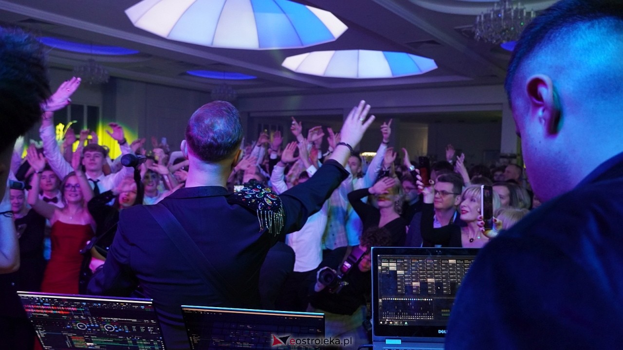 Piękni i Młodzi na studniówce II LO Ostrołęka [10.01.2026] - zdjęcie #74 - eOstroleka.pl