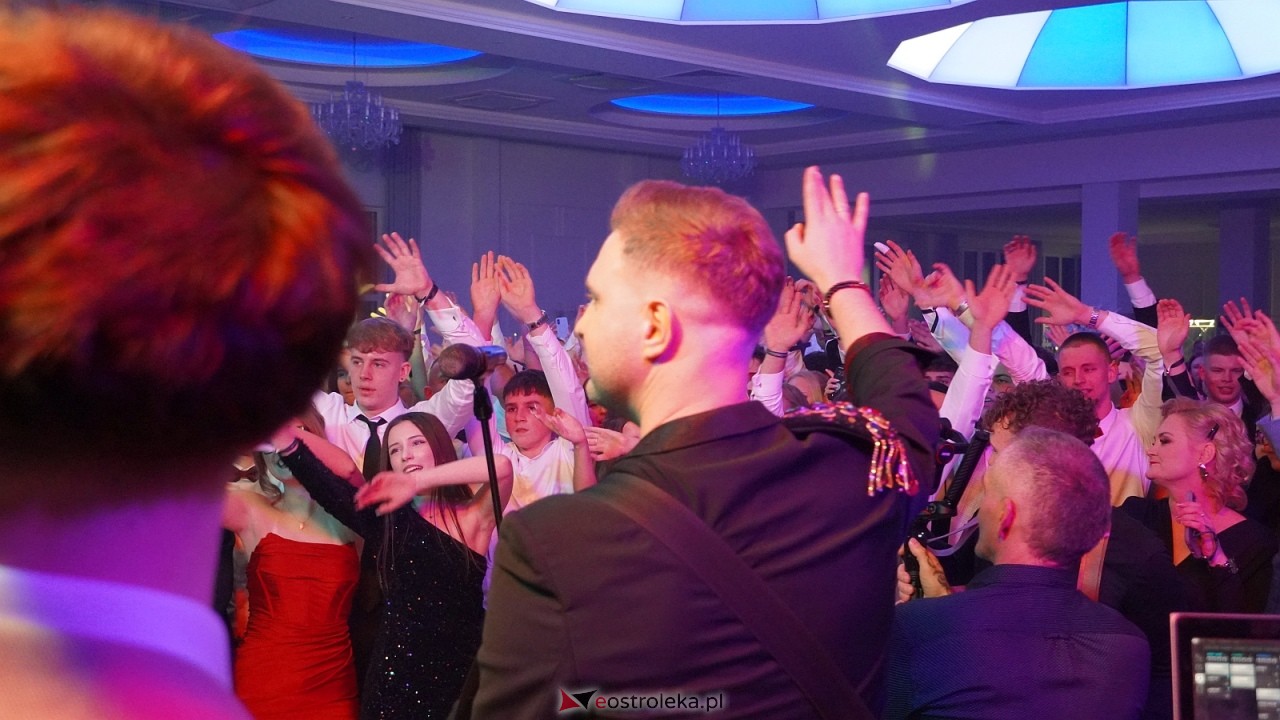 Piękni i Młodzi na studniówce II LO Ostrołęka [10.01.2026] - zdjęcie #71 - eOstroleka.pl