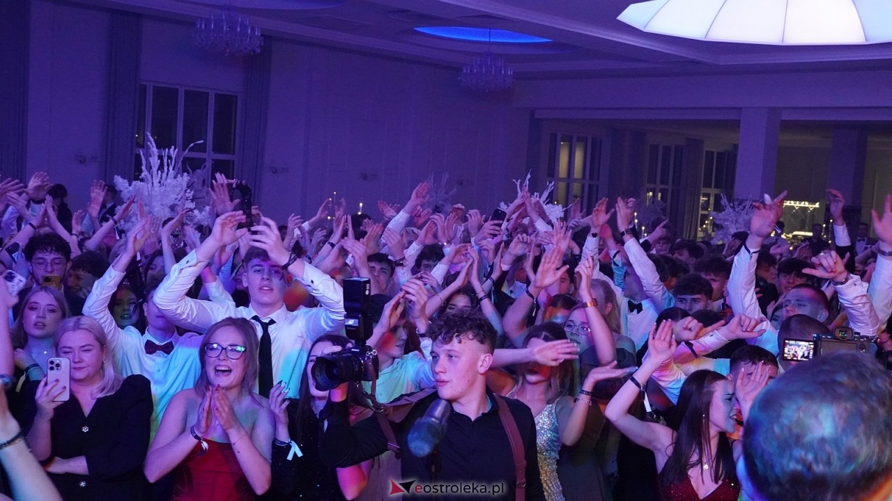 Piękni i Młodzi na studniówce II LO Ostrołęka [10.01.2026] - zdjęcie #69 - eOstroleka.pl