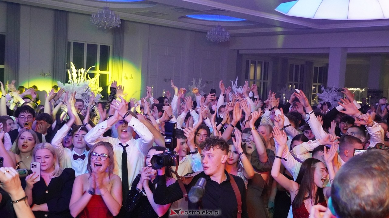Piękni i Młodzi na studniówce II LO Ostrołęka [10.01.2026] - zdjęcie #68 - eOstroleka.pl