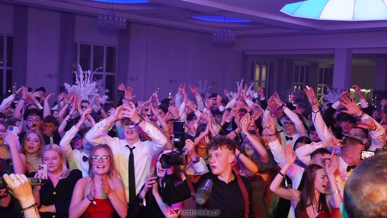 Piękni i Młodzi na studniówce II LO Ostrołęka [10.01.2026] - zdjęcie #67 - eOstroleka.pl