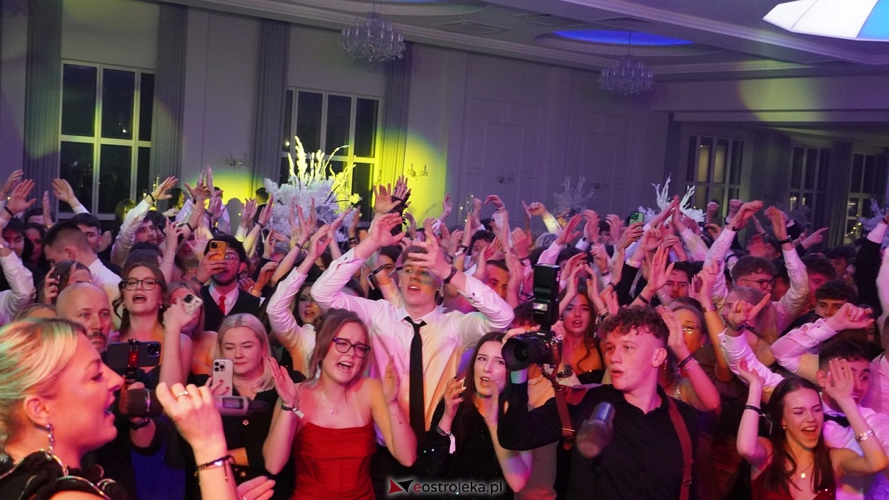 Piękni i Młodzi na studniówce II LO Ostrołęka [10.01.2026] - zdjęcie #66 - eOstroleka.pl