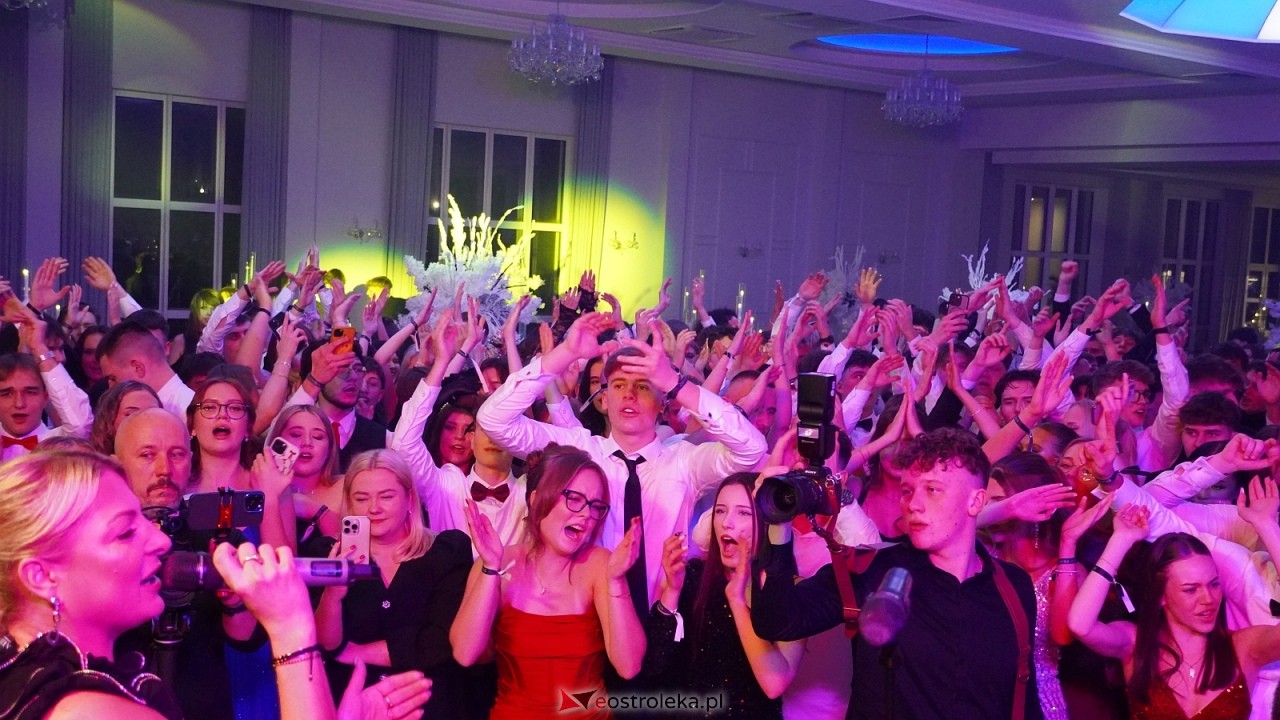 Piękni i Młodzi na studniówce II LO Ostrołęka [10.01.2026] - zdjęcie #65 - eOstroleka.pl