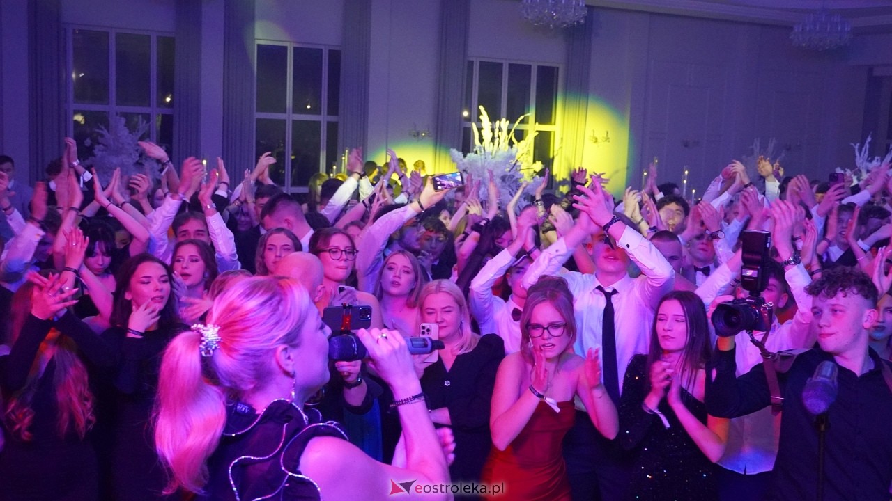 Piękni i Młodzi na studniówce II LO Ostrołęka [10.01.2026] - zdjęcie #64 - eOstroleka.pl