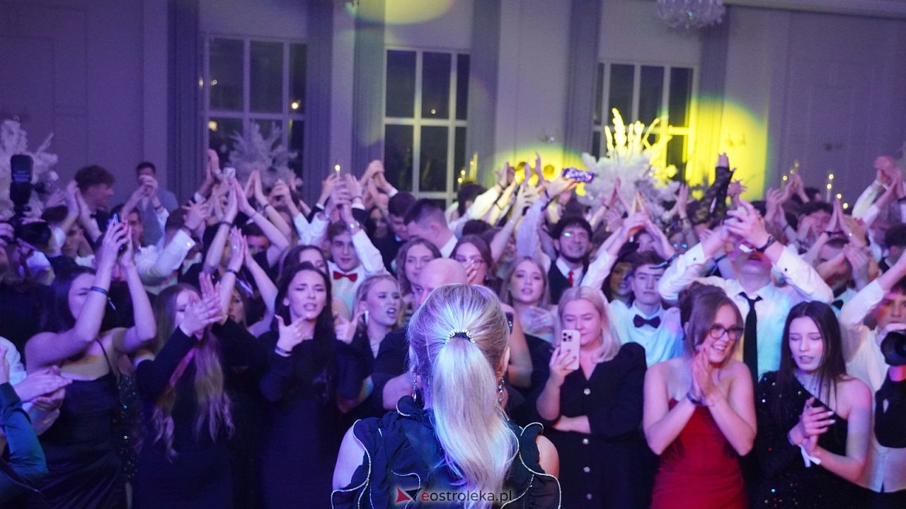 Piękni i Młodzi na studniówce II LO Ostrołęka [10.01.2026] - zdjęcie #63 - eOstroleka.pl