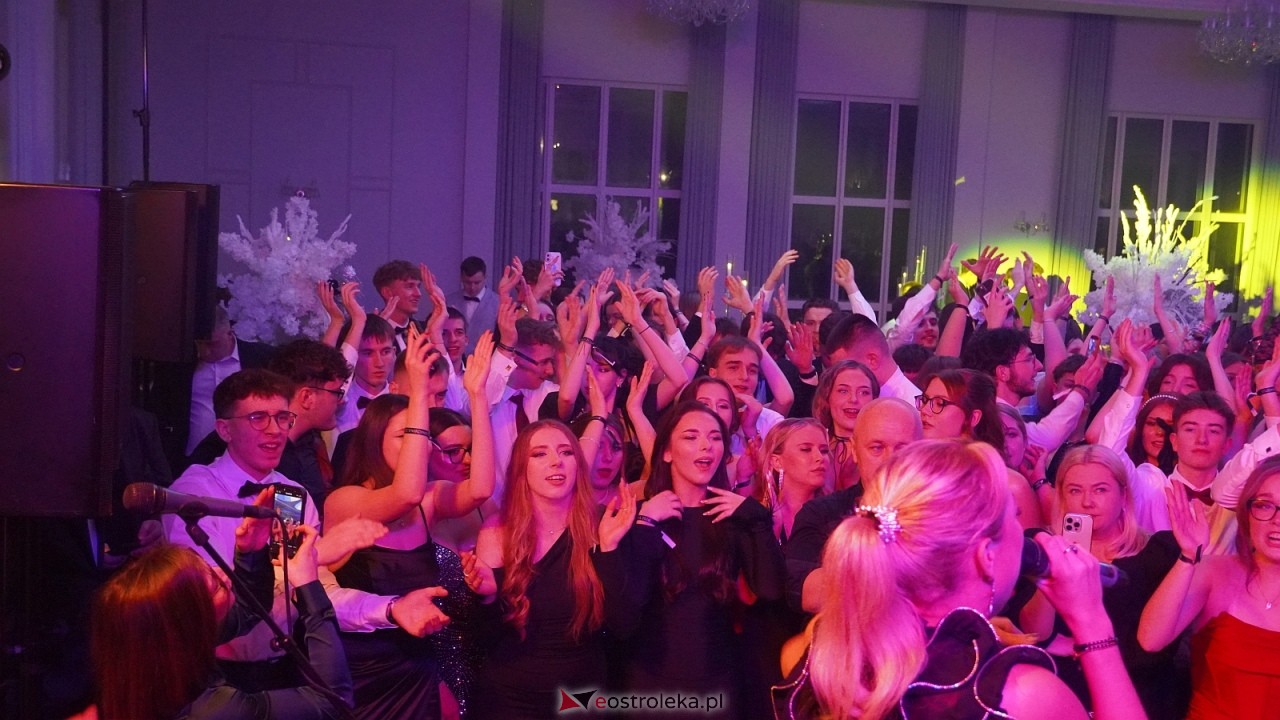 Piękni i Młodzi na studniówce II LO Ostrołęka [10.01.2026] - zdjęcie #59 - eOstroleka.pl