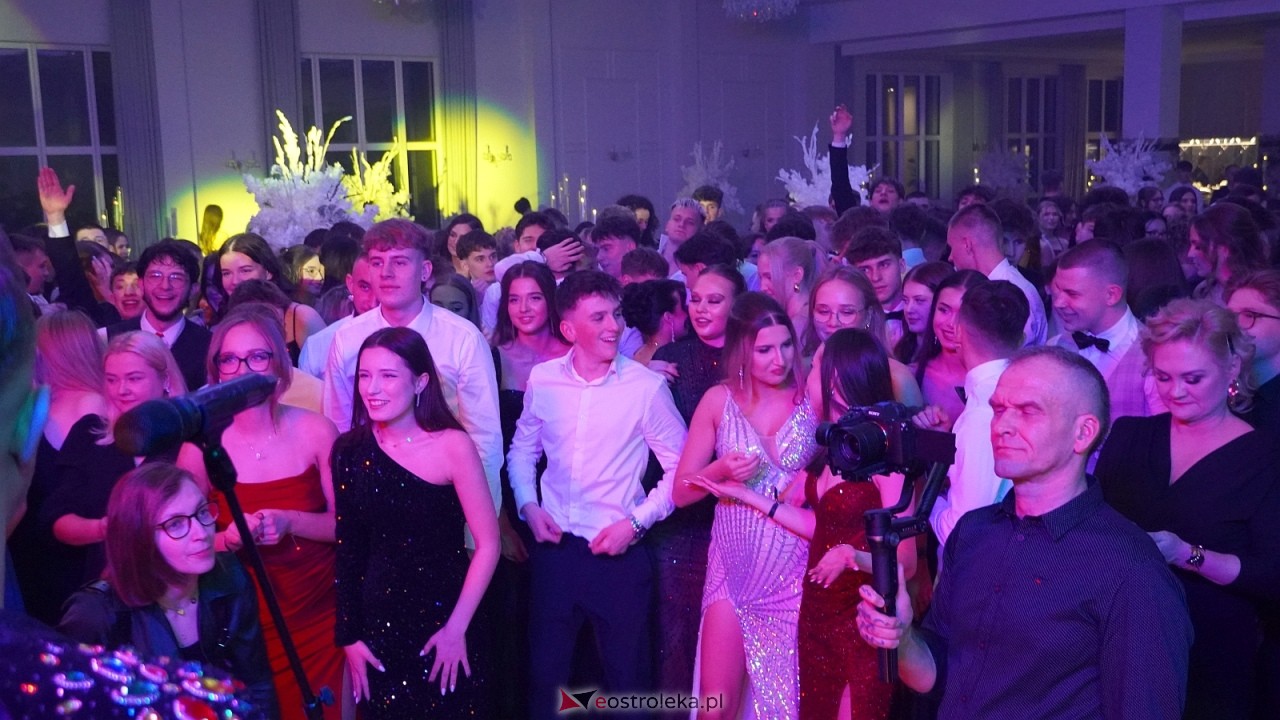 Piękni i Młodzi na studniówce II LO Ostrołęka [10.01.2026] - zdjęcie #58 - eOstroleka.pl