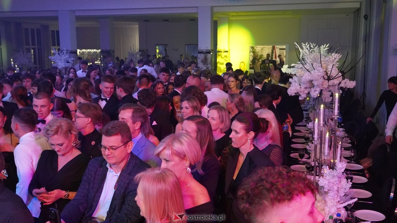 Piękni i Młodzi na studniówce II LO Ostrołęka [10.01.2026] - zdjęcie #53 - eOstroleka.pl