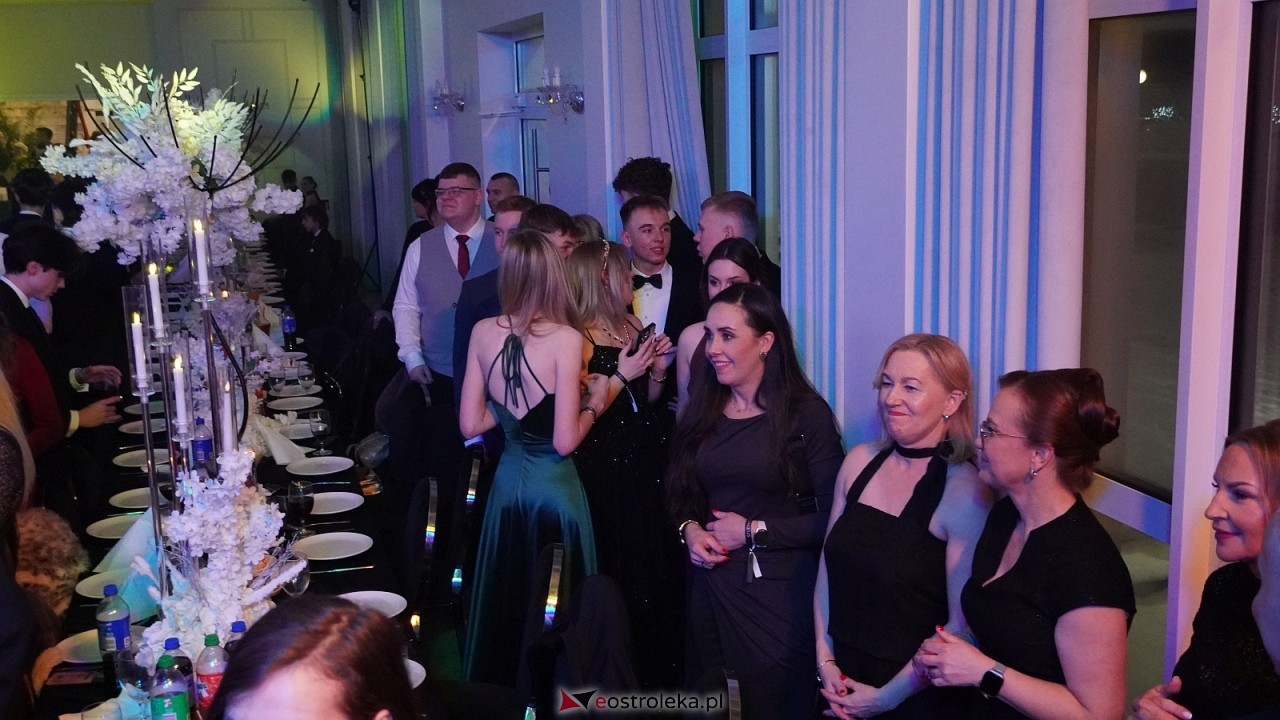 Piękni i Młodzi na studniówce II LO Ostrołęka [10.01.2026] - zdjęcie #52 - eOstroleka.pl