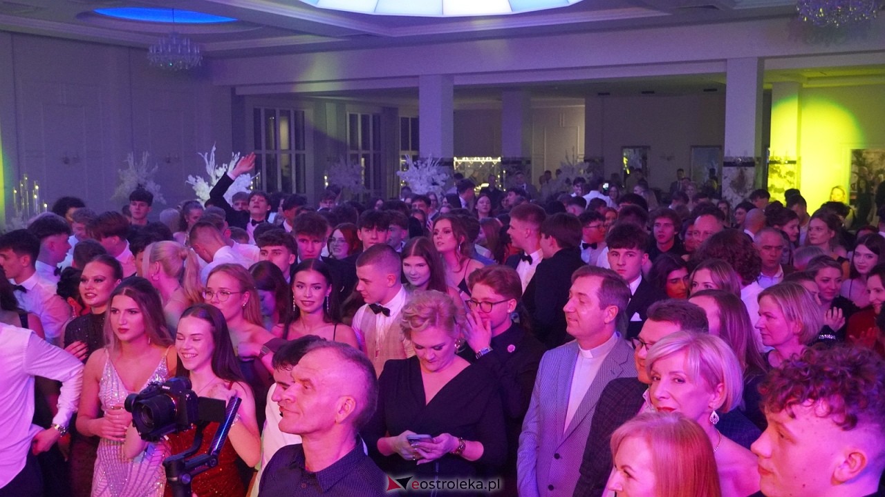 Piękni i Młodzi na studniówce II LO Ostrołęka [10.01.2026] - zdjęcie #51 - eOstroleka.pl