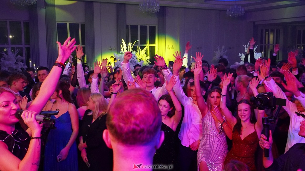 Piękni i Młodzi na studniówce II LO Ostrołęka [10.01.2026] - zdjęcie #48 - eOstroleka.pl