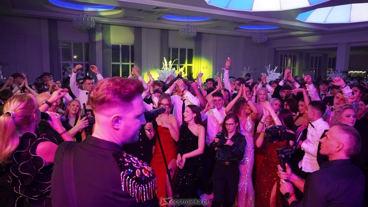 Piękni i Młodzi na studniówce II LO Ostrołęka [10.01.2026] - zdjęcie #46 - eOstroleka.pl