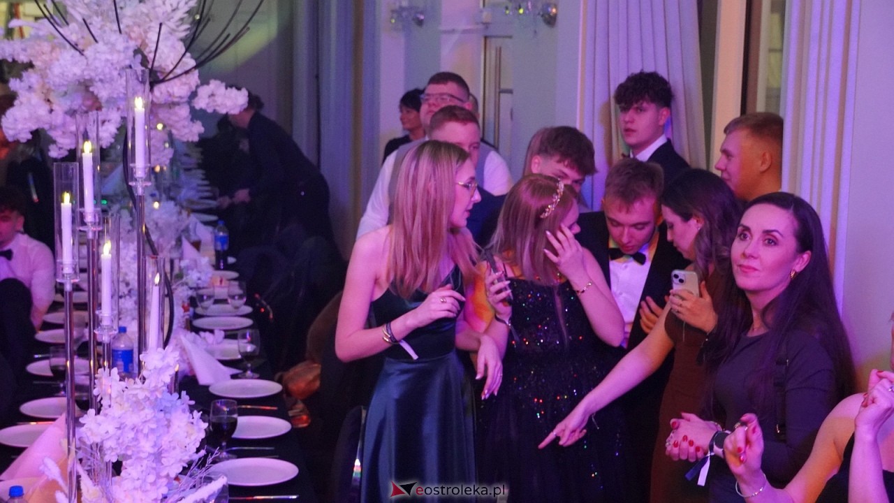 Piękni i Młodzi na studniówce II LO Ostrołęka [10.01.2026] - zdjęcie #41 - eOstroleka.pl