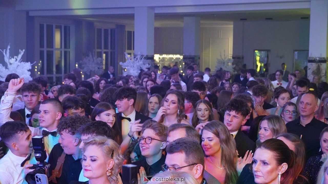 Piękni i Młodzi na studniówce II LO Ostrołęka [10.01.2026] - zdjęcie #36 - eOstroleka.pl