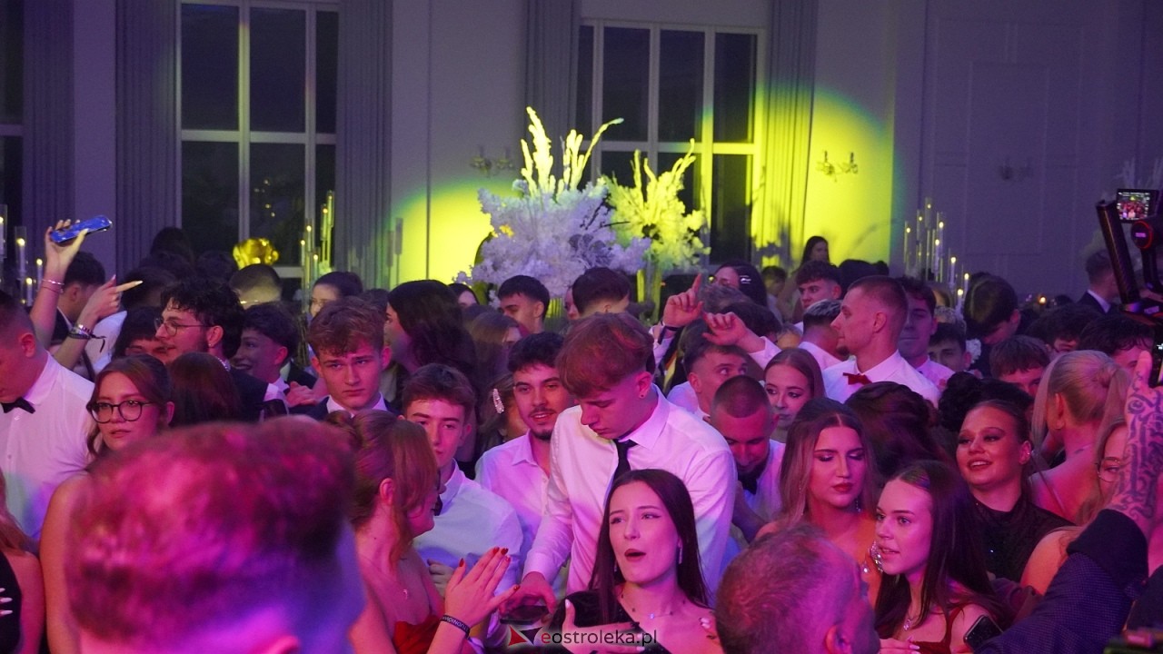 Piękni i Młodzi na studniówce II LO Ostrołęka [10.01.2026] - zdjęcie #34 - eOstroleka.pl