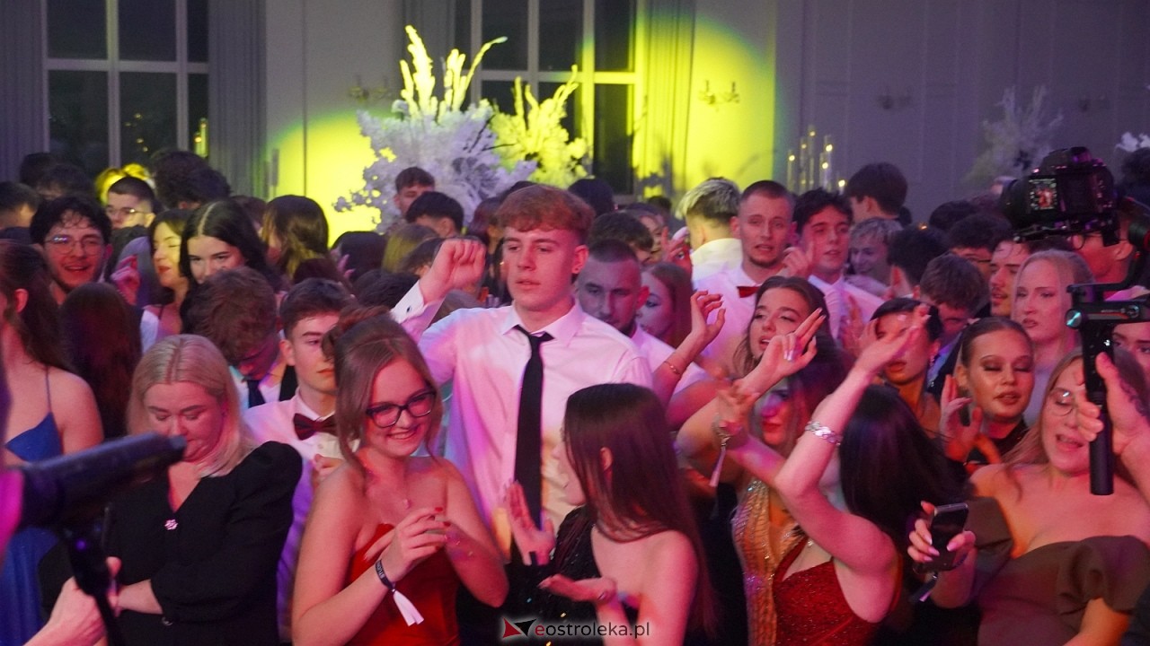 Piękni i Młodzi na studniówce II LO Ostrołęka [10.01.2026] - zdjęcie #30 - eOstroleka.pl
