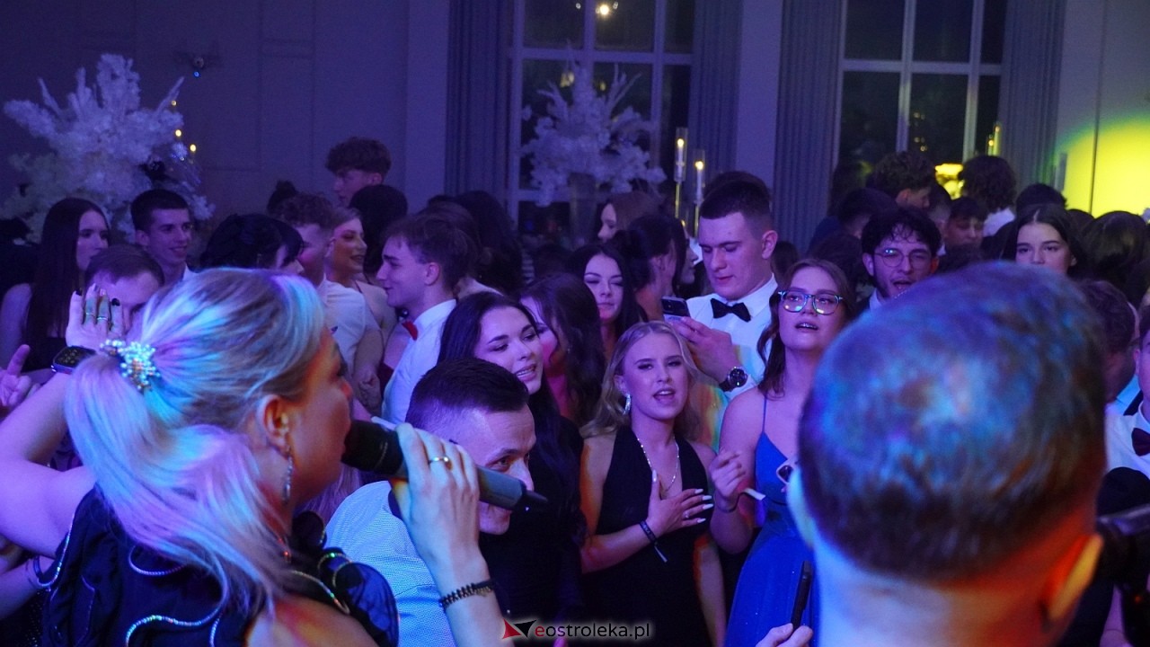 Piękni i Młodzi na studniówce II LO Ostrołęka [10.01.2026] - zdjęcie #29 - eOstroleka.pl