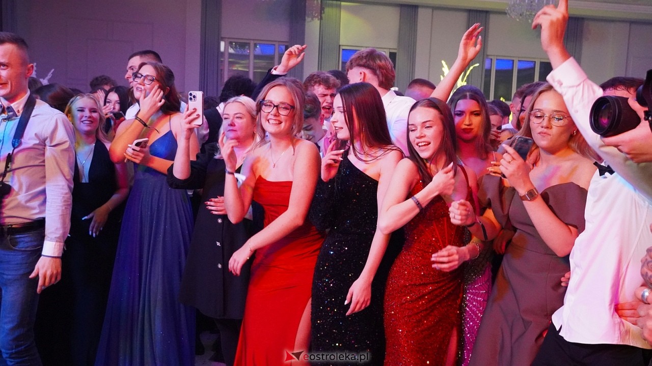 Piękni i Młodzi na studniówce II LO Ostrołęka [10.01.2026] - zdjęcie #27 - eOstroleka.pl