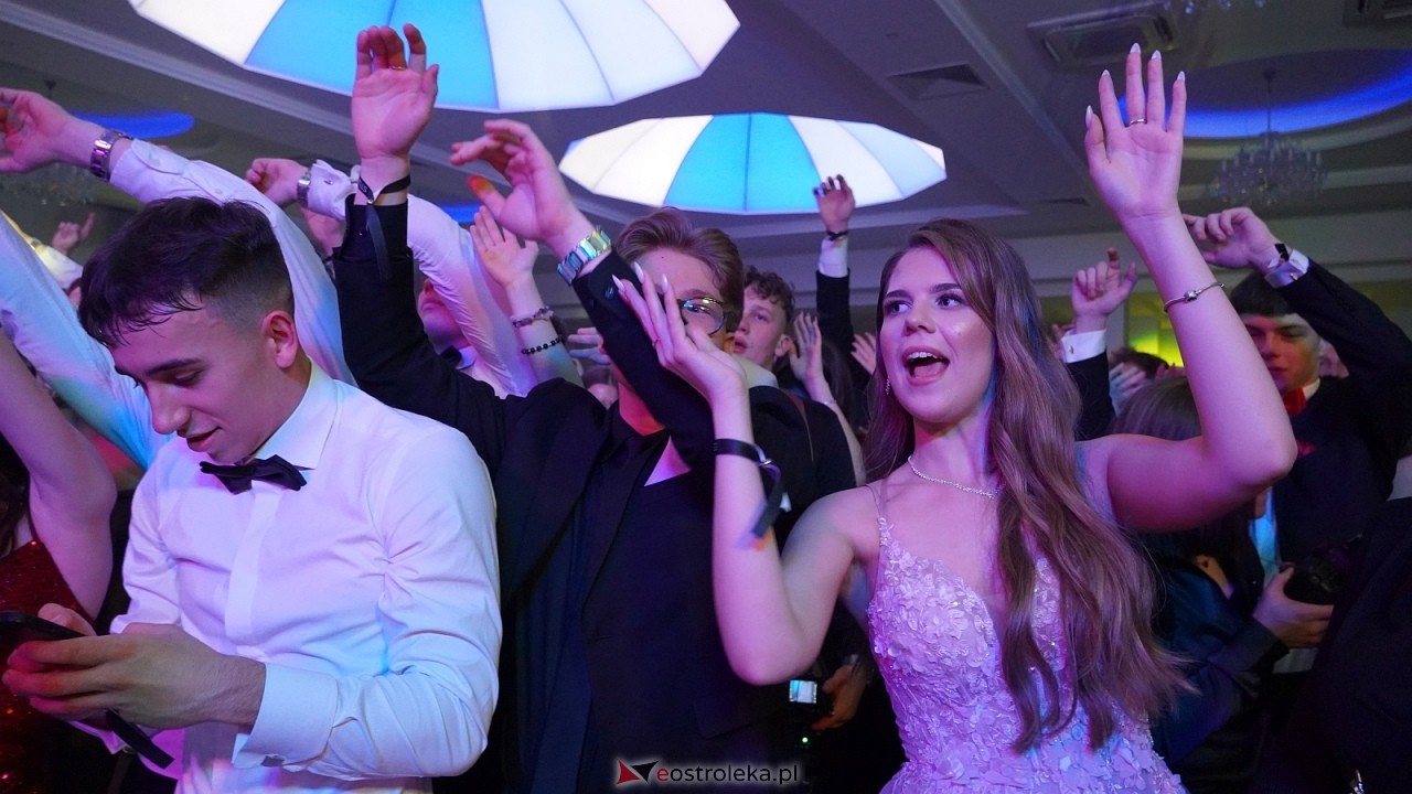 Piękni i Młodzi na studniówce II LO Ostrołęka [10.01.2026] - zdjęcie #26 - eOstroleka.pl