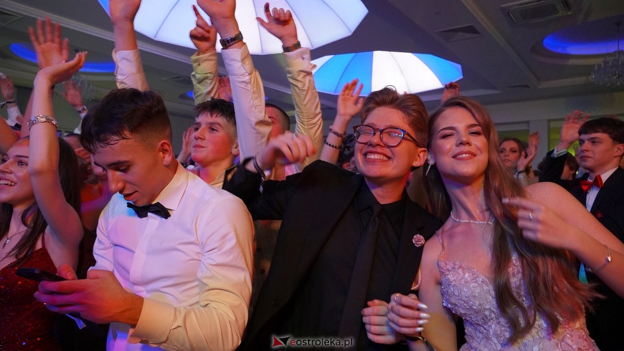 Piękni i Młodzi na studniówce II LO Ostrołęka [10.01.2026] - zdjęcie #25 - eOstroleka.pl