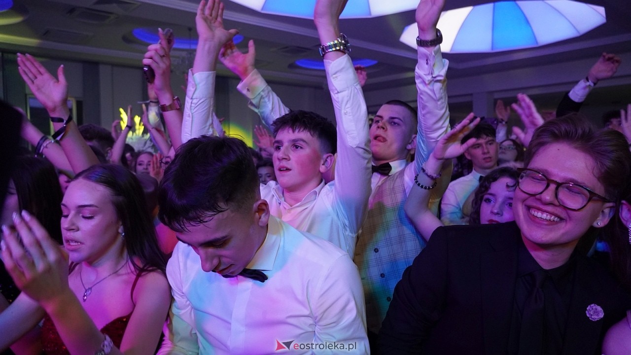 Piękni i Młodzi na studniówce II LO Ostrołęka [10.01.2026] - zdjęcie #24 - eOstroleka.pl