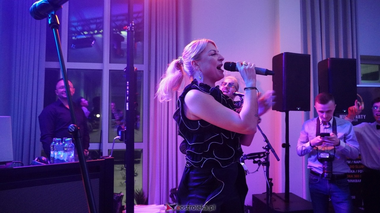 Piękni i Młodzi na studniówce II LO Ostrołęka [10.01.2026] - zdjęcie #22 - eOstroleka.pl