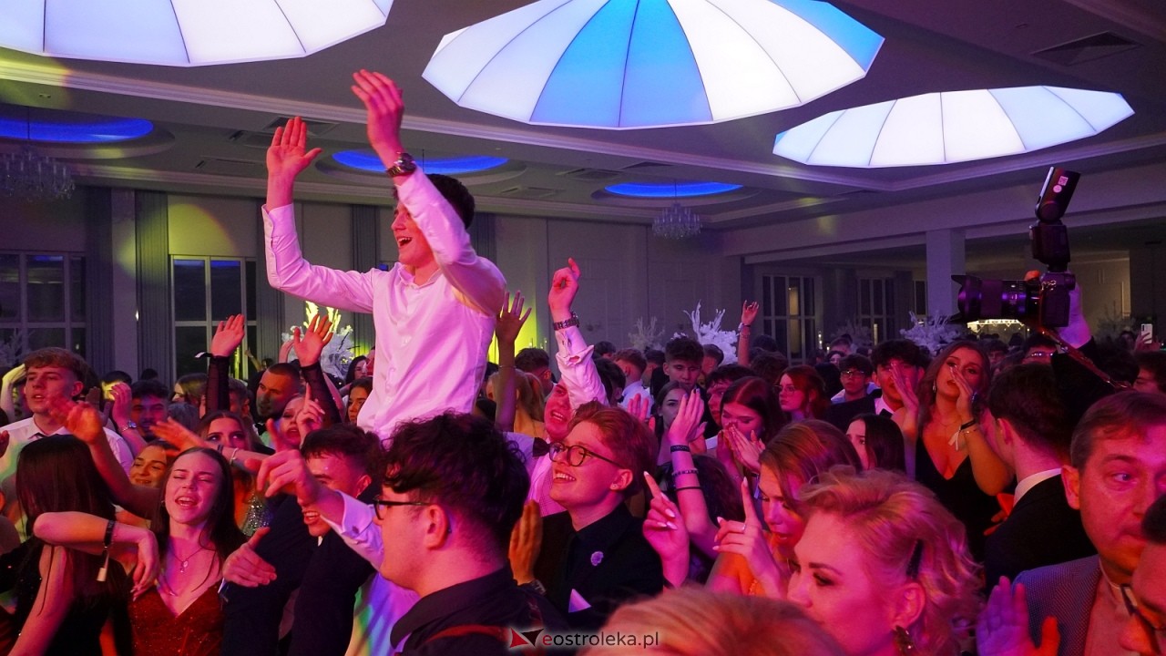 Piękni i Młodzi na studniówce II LO Ostrołęka [10.01.2026] - zdjęcie #19 - eOstroleka.pl