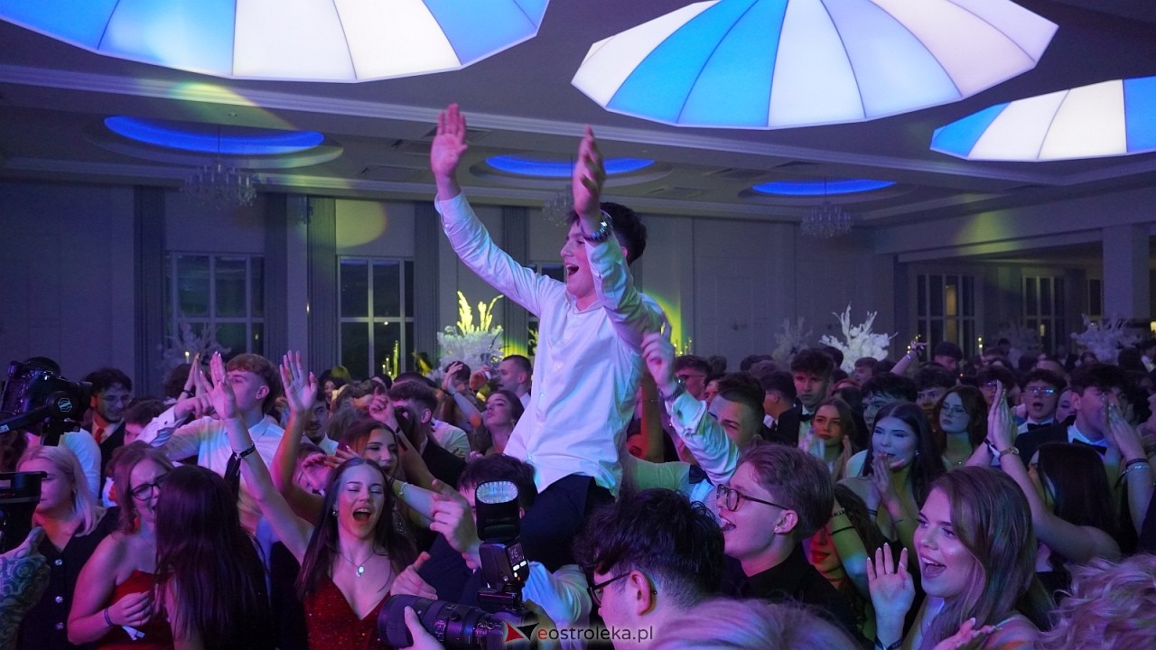 Piękni i Młodzi na studniówce II LO Ostrołęka [10.01.2026] - zdjęcie #18 - eOstroleka.pl