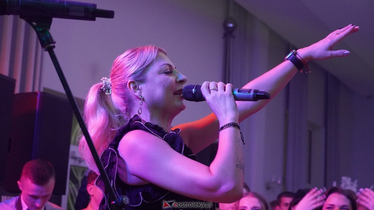 Piękni i Młodzi na studniówce II LO Ostrołęka [10.01.2026] - zdjęcie #20 - eOstroleka.pl