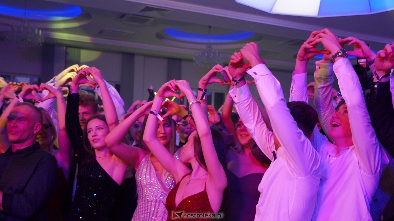 Piękni i Młodzi na studniówce II LO Ostrołęka [10.01.2026] - zdjęcie #19 - eOstroleka.pl