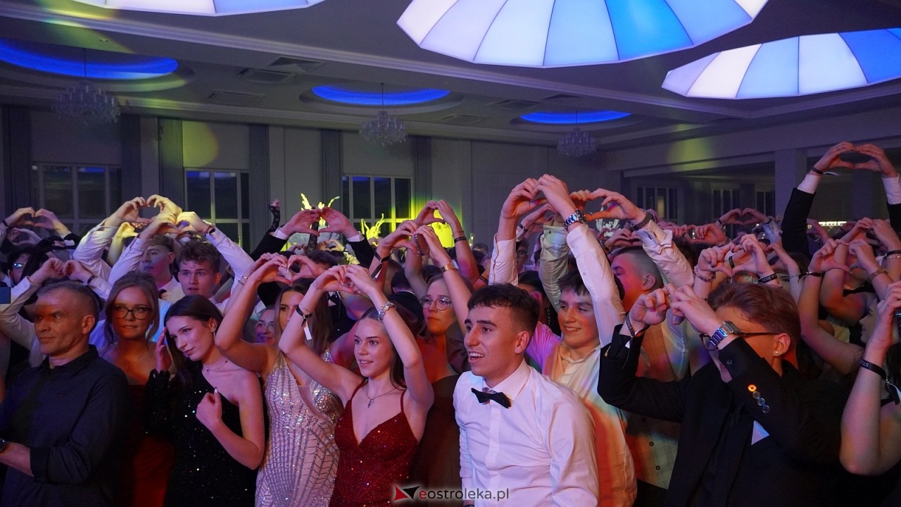 Piękni i Młodzi na studniówce II LO Ostrołęka [10.01.2026] - zdjęcie #17 - eOstroleka.pl