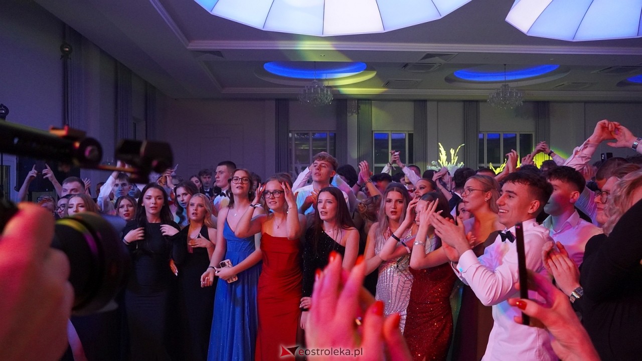 Piękni i Młodzi na studniówce II LO Ostrołęka [10.01.2026] - zdjęcie #16 - eOstroleka.pl