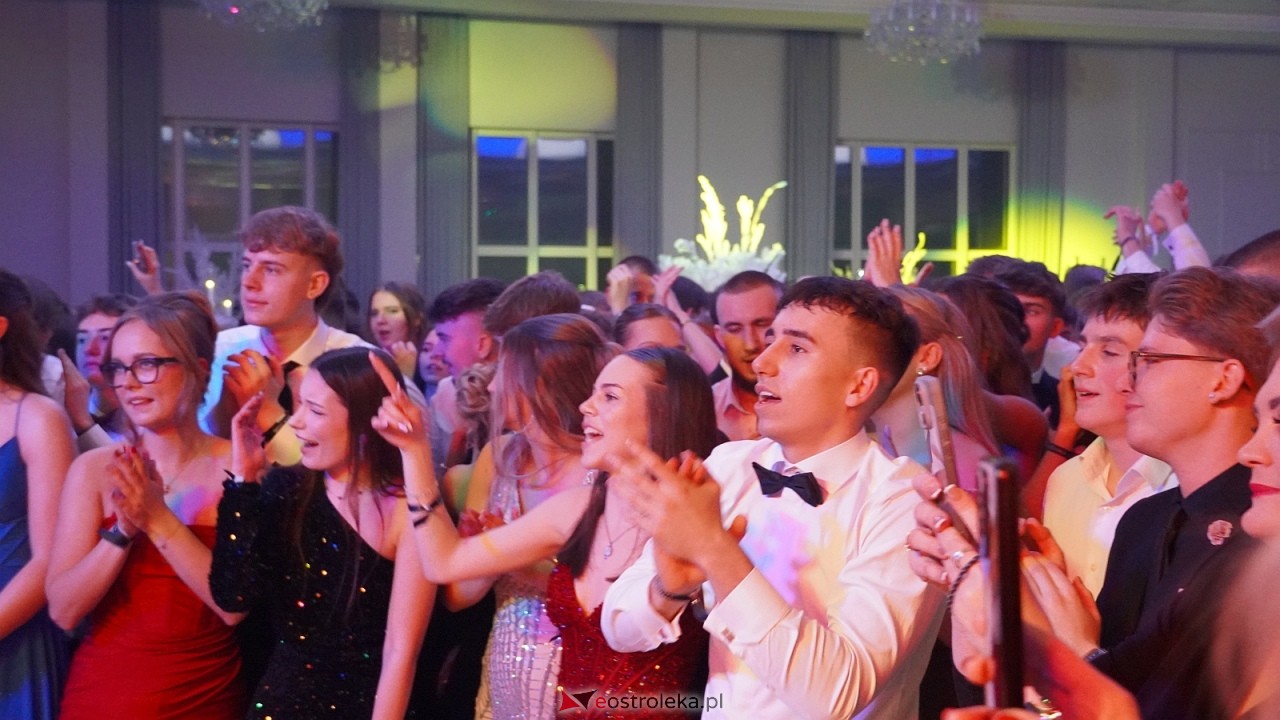 Piękni i Młodzi na studniówce II LO Ostrołęka [10.01.2026] - zdjęcie #13 - eOstroleka.pl