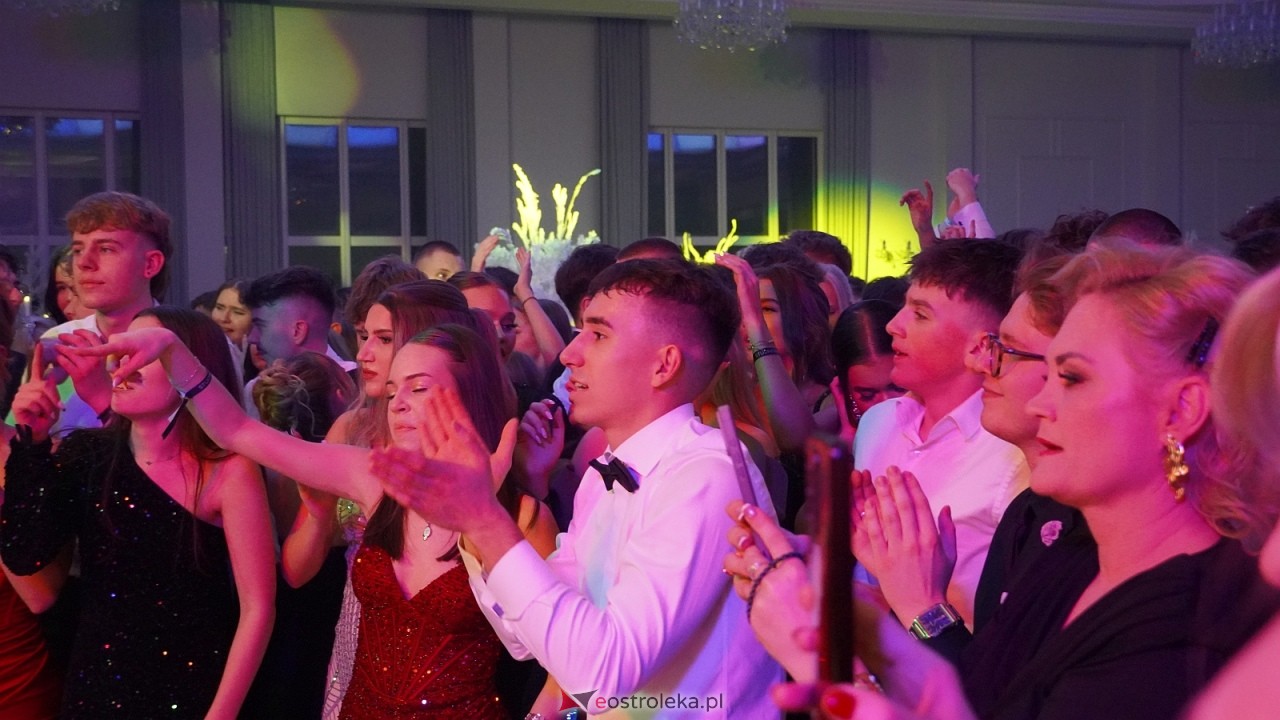 Piękni i Młodzi na studniówce II LO Ostrołęka [10.01.2026] - zdjęcie #12 - eOstroleka.pl