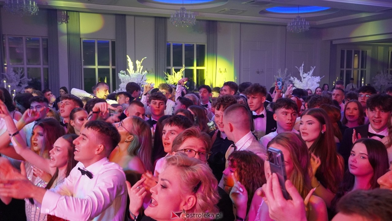 Piękni i Młodzi na studniówce II LO Ostrołęka [10.01.2026] - zdjęcie #10 - eOstroleka.pl