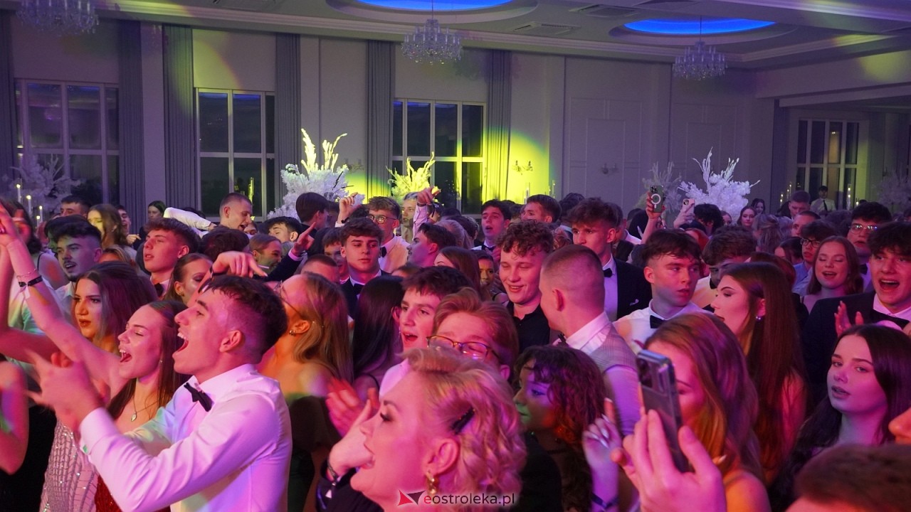 Piękni i Młodzi na studniówce II LO Ostrołęka [10.01.2026] - zdjęcie #9 - eOstroleka.pl