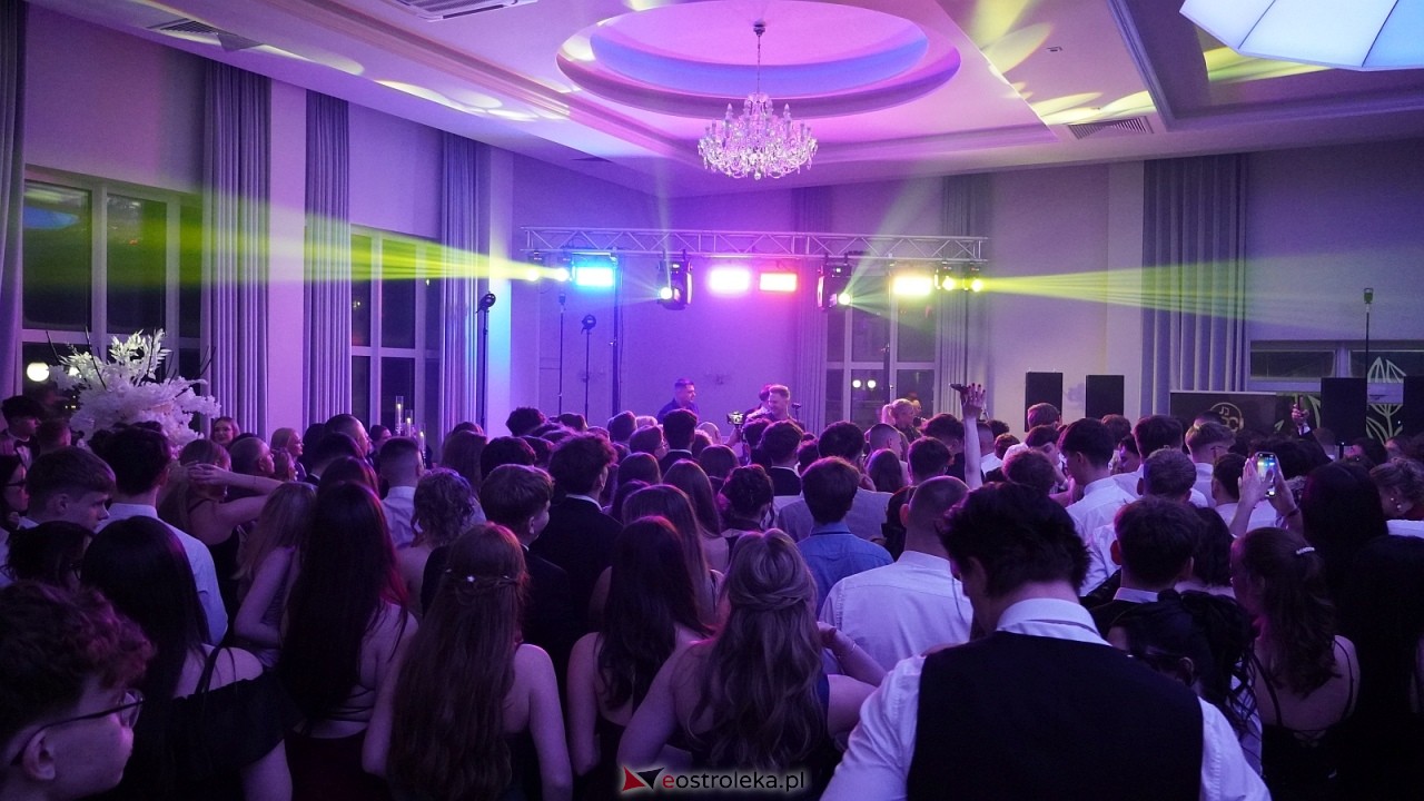 Piękni i Młodzi na studniówce II LO Ostrołęka [10.01.2026] - zdjęcie #6 - eOstroleka.pl