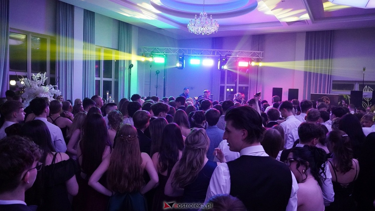 Piękni i Młodzi na studniówce II LO Ostrołęka [10.01.2026] - zdjęcie #5 - eOstroleka.pl